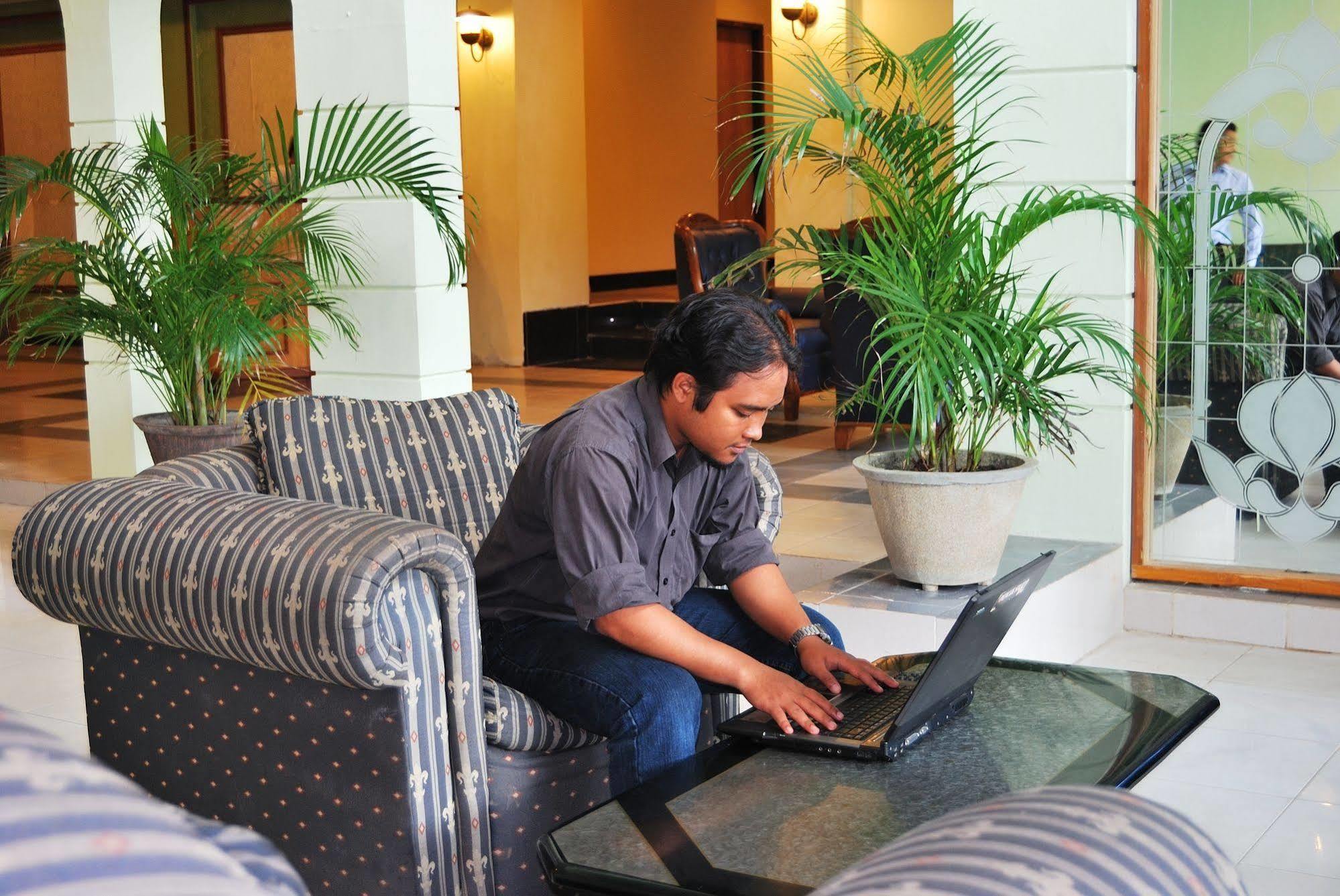 Sepinggan Hotel Balikpapan Exterior foto