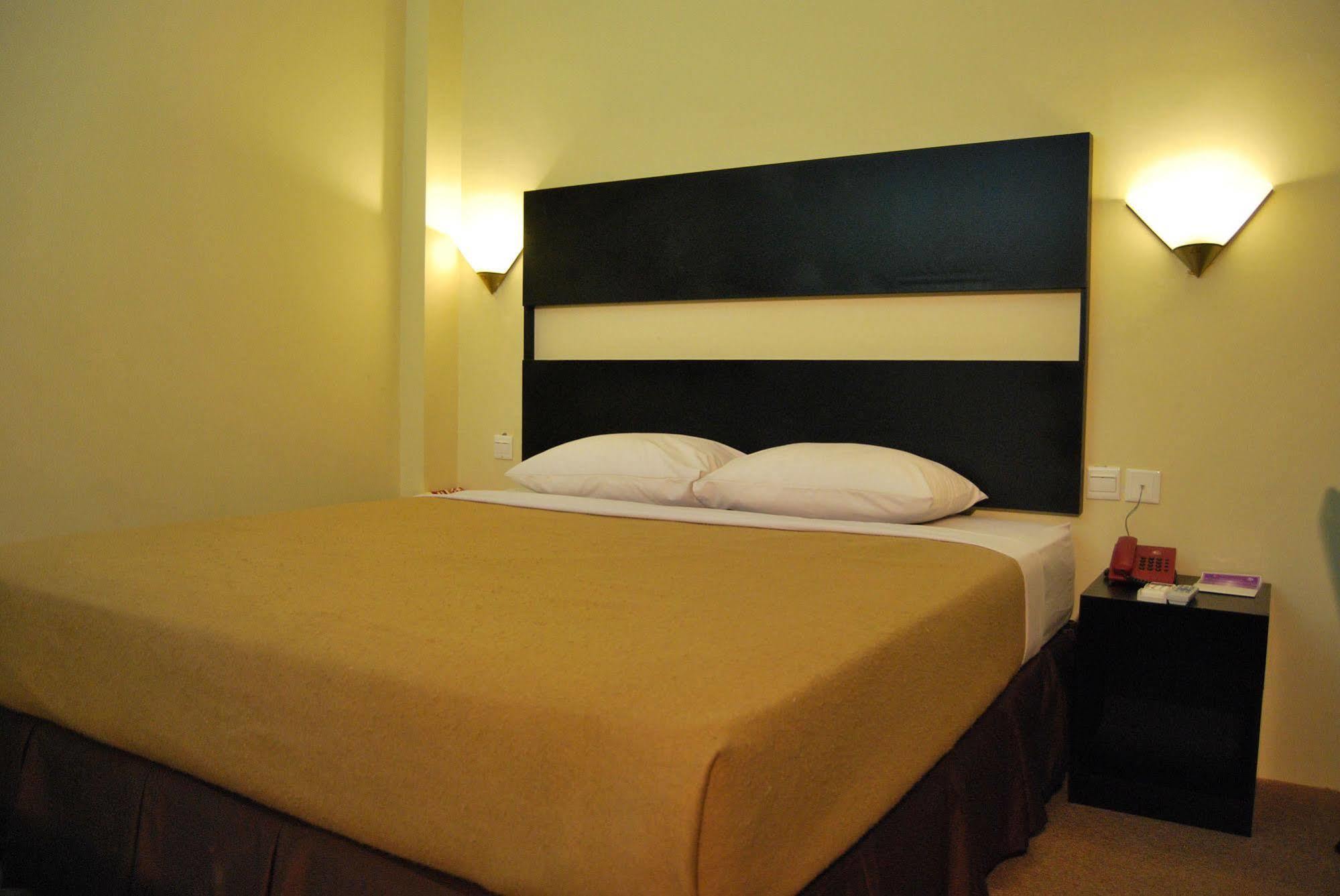 Sepinggan Hotel Balikpapan Exterior foto